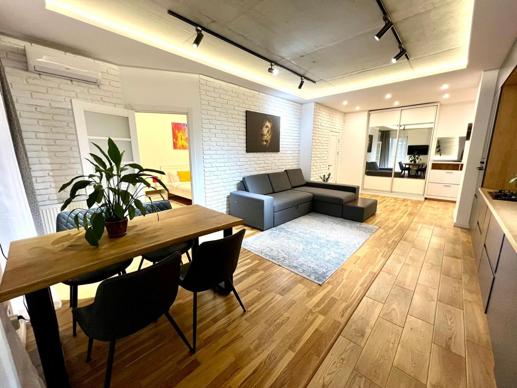 Osapart Ideal Apartment In The Complex Great Britain Lviv Exterior photo